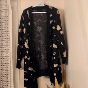 Lane bryant 22/24 animap print Black and Cream Sweater Cardigan